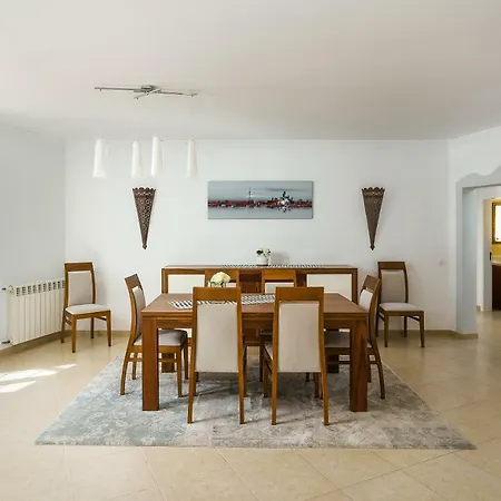 Vila Exclusive Toulouse With Pool In Falesia Algarve